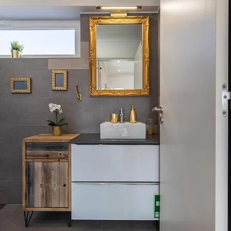 Lovelystay - Sunny 1bdr W/terrace Apartman Lisboa