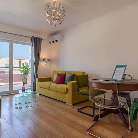 Sunny 1Bdr Apartment With Terrace By Lovelystay