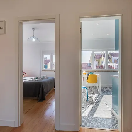 Lovelystay - Sunny 1bdr W/terrace Appartement Lisboa