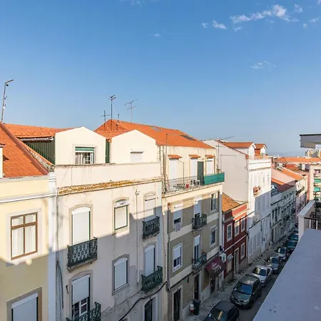 Appartement Lovelystay - Sunny 1bdr W/terrace Lisboa